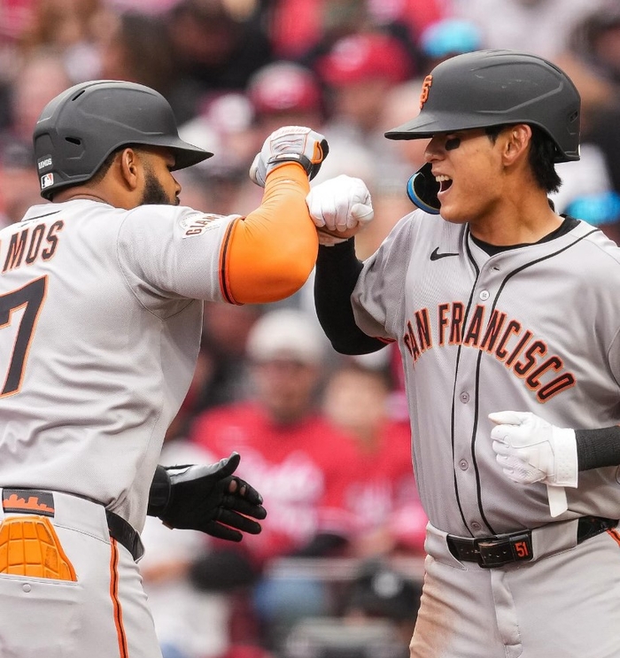 San Francisco's Lee Jung-hoo is delighted as he homered on Eliot Ramos' two-run home run in the top of the fourth inning in an away game against Cincinnati on the 28th. San Francisco Giants Instagram