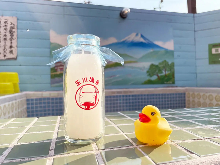 日本の銭湯で売られている瓶入り牛乳。