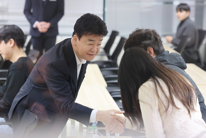 Jongwon Baek The Bone Korea CEO greets shareholders at the first regular shareholders' meeting held at the SpaceShare Gangnam Station Center in Seocho-gu, Seoul on the 28th. Yonhap News Agency