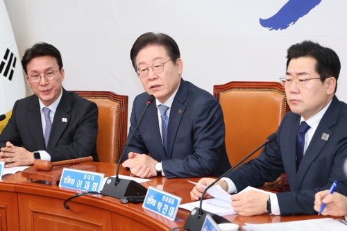 이재명 더불어민주당 대표가 26일 서울 여의도 국회에서 열린 최고위원회의에서 발언하고 있다. [사진 출처 = 연합뉴스]